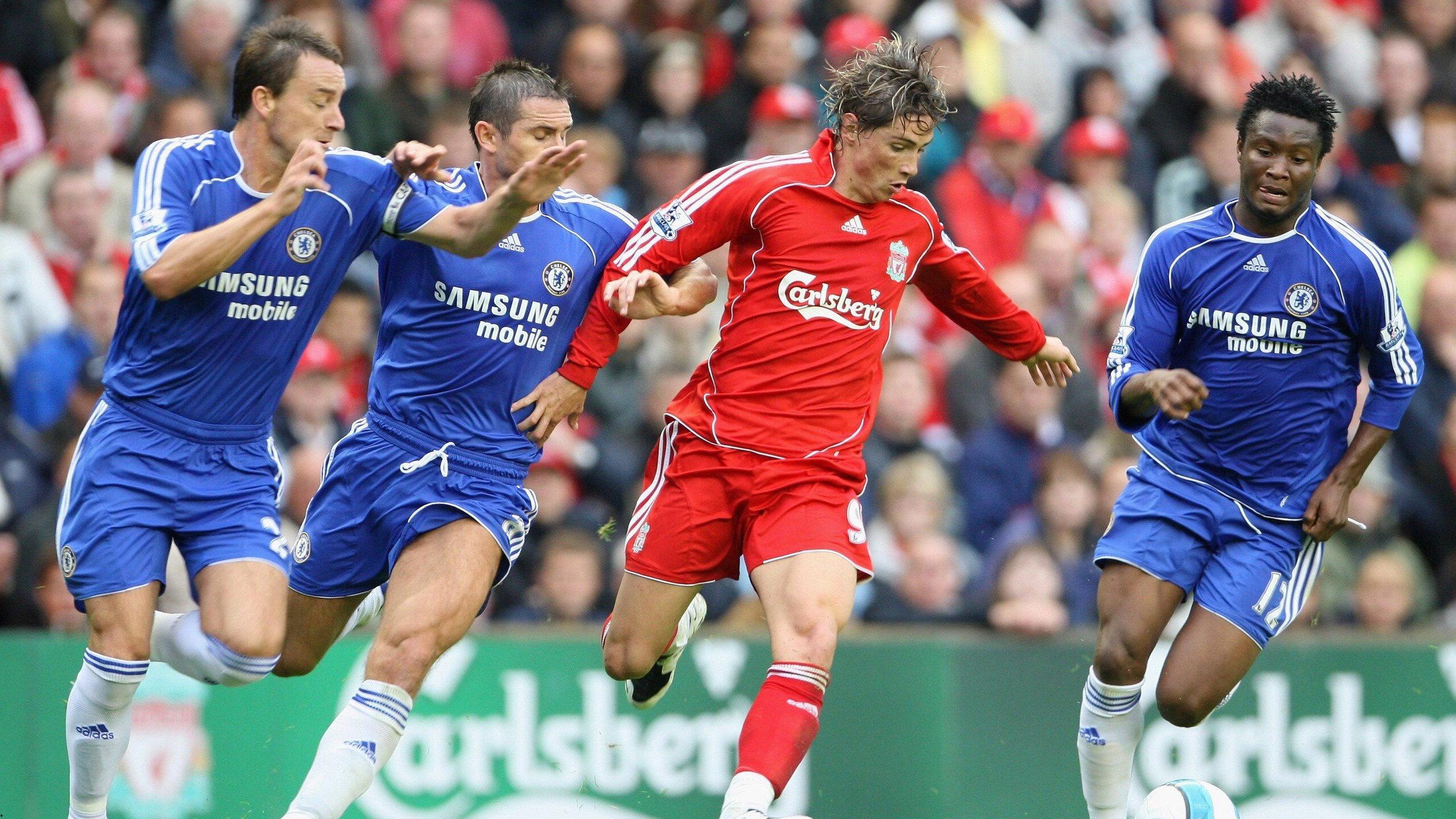 格雷茨卡重返故地温情满满 拜仁客场2-1波鸿 赛后与母队队徽合影引热议